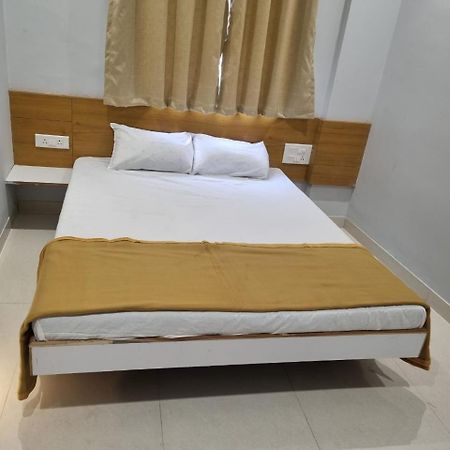 Vivanta Inn Lodge, Солапур Екстериор снимка
